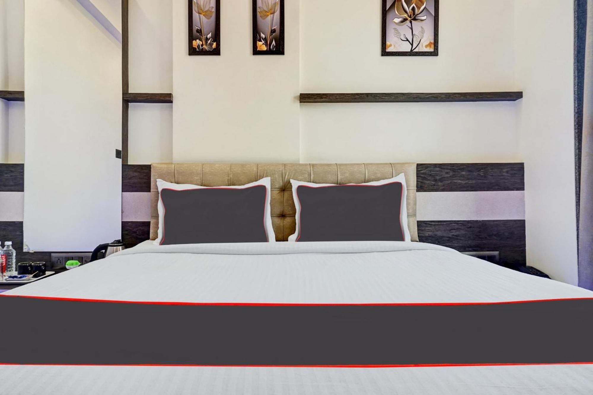 Super Townhouse Poona Royal Hotel Pimpri-Chinchwad ภายนอก รูปภาพ