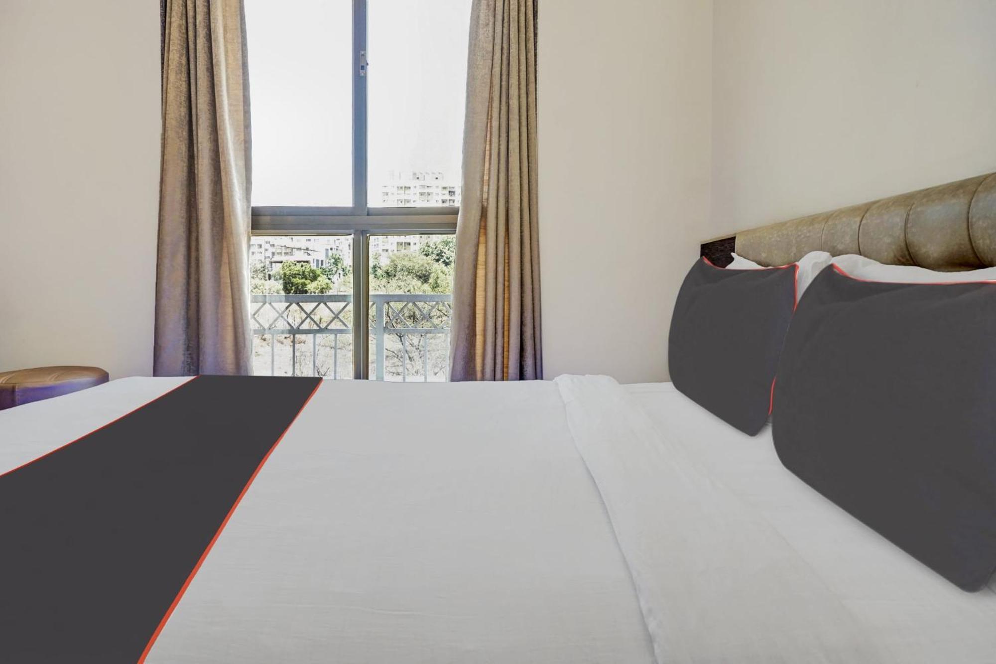 Super Townhouse Poona Royal Hotel Pimpri-Chinchwad ภายนอก รูปภาพ