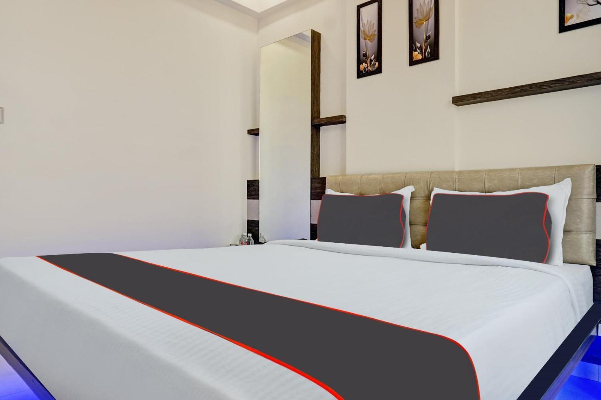 Super Townhouse Poona Royal Hotel Pimpri-Chinchwad ภายนอก รูปภาพ