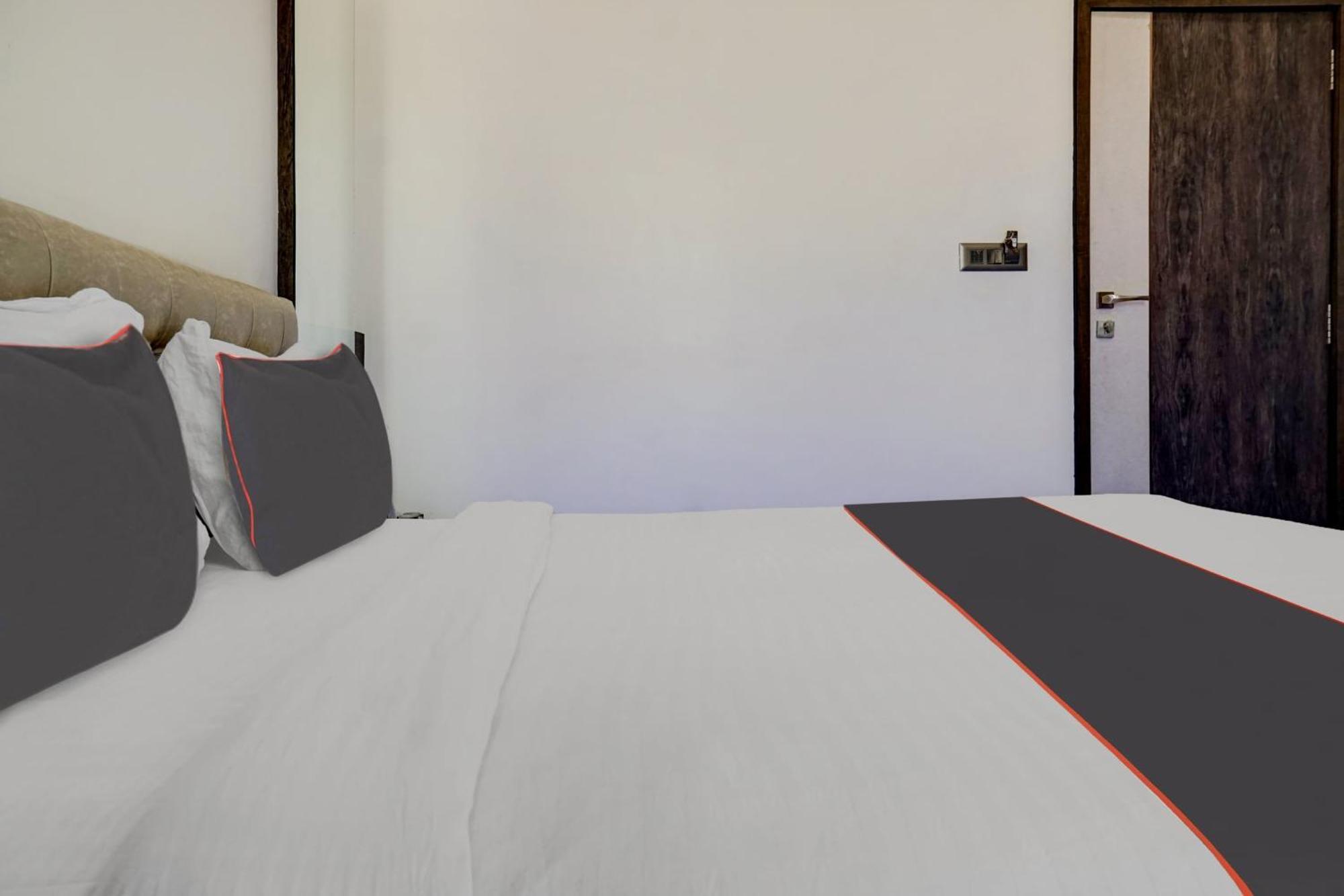 Super Townhouse Poona Royal Hotel Pimpri-Chinchwad ภายนอก รูปภาพ