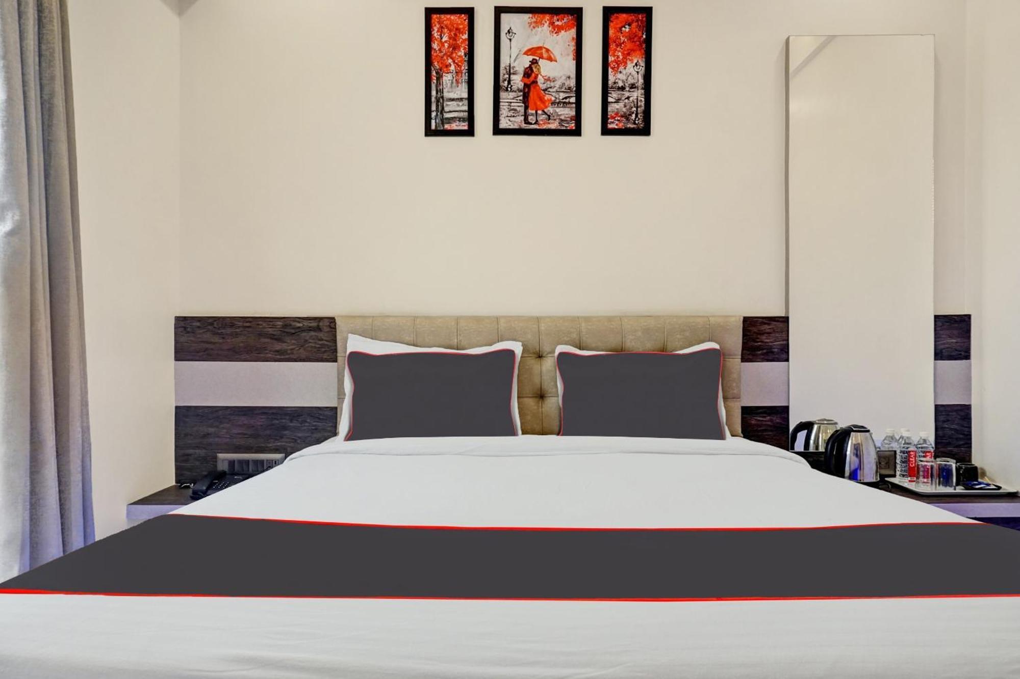 Super Townhouse Poona Royal Hotel Pimpri-Chinchwad ภายนอก รูปภาพ